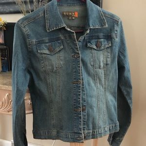 YUKA ladies jean jacket   Loose fitting.  Light blue.